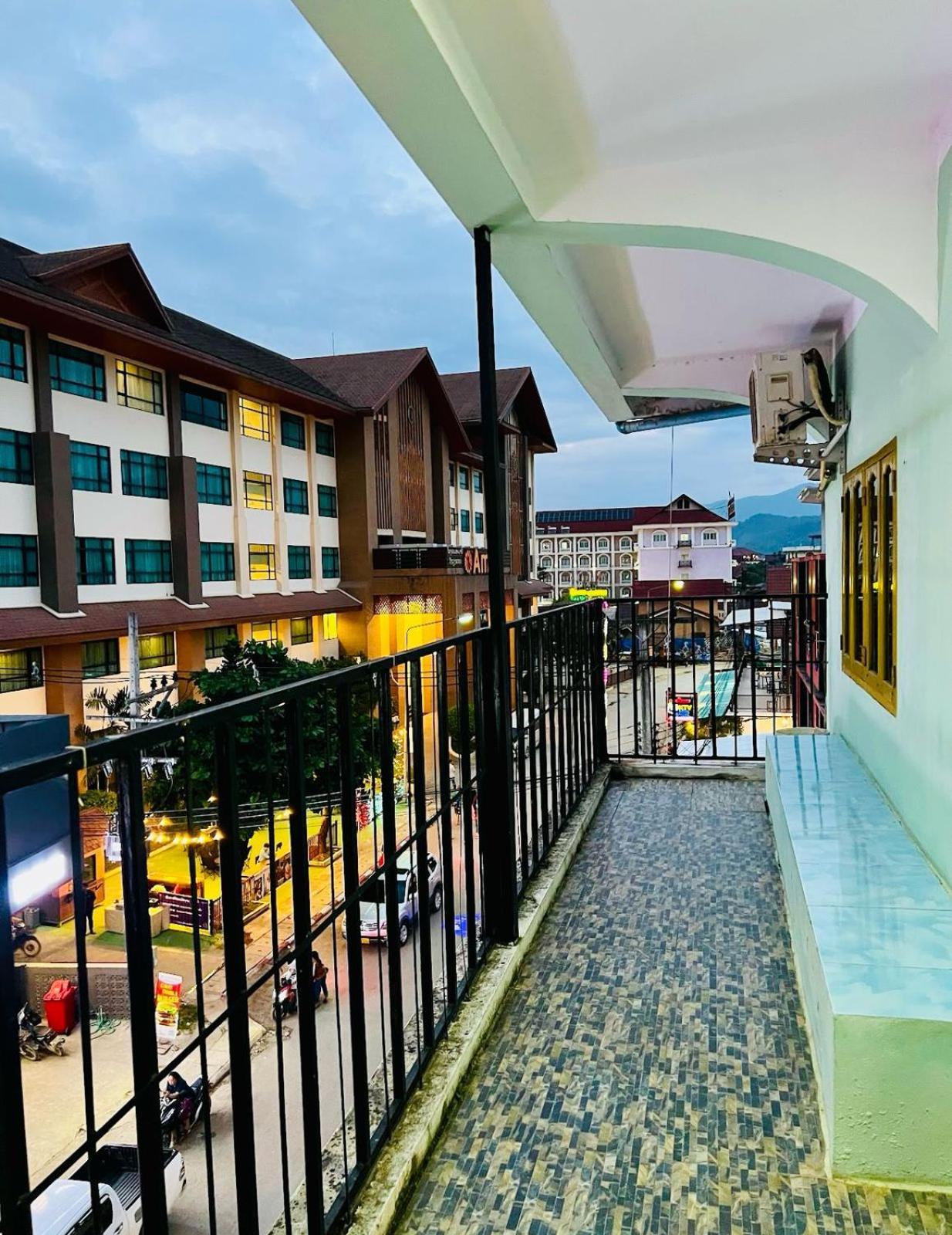 Vang Vieng Ruby Backpackers Hostel Экстерьер фото
